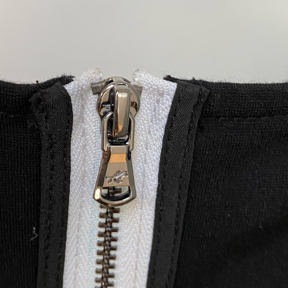 Kenneth Cole New York Hilary Ruched Size 6 Black Zipper Dress - Picture 5 of 9